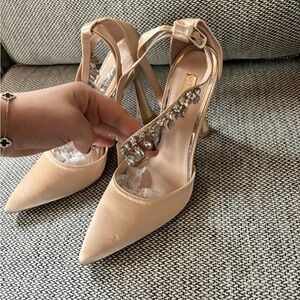 Never worn classy heel perfect for a wedding guest